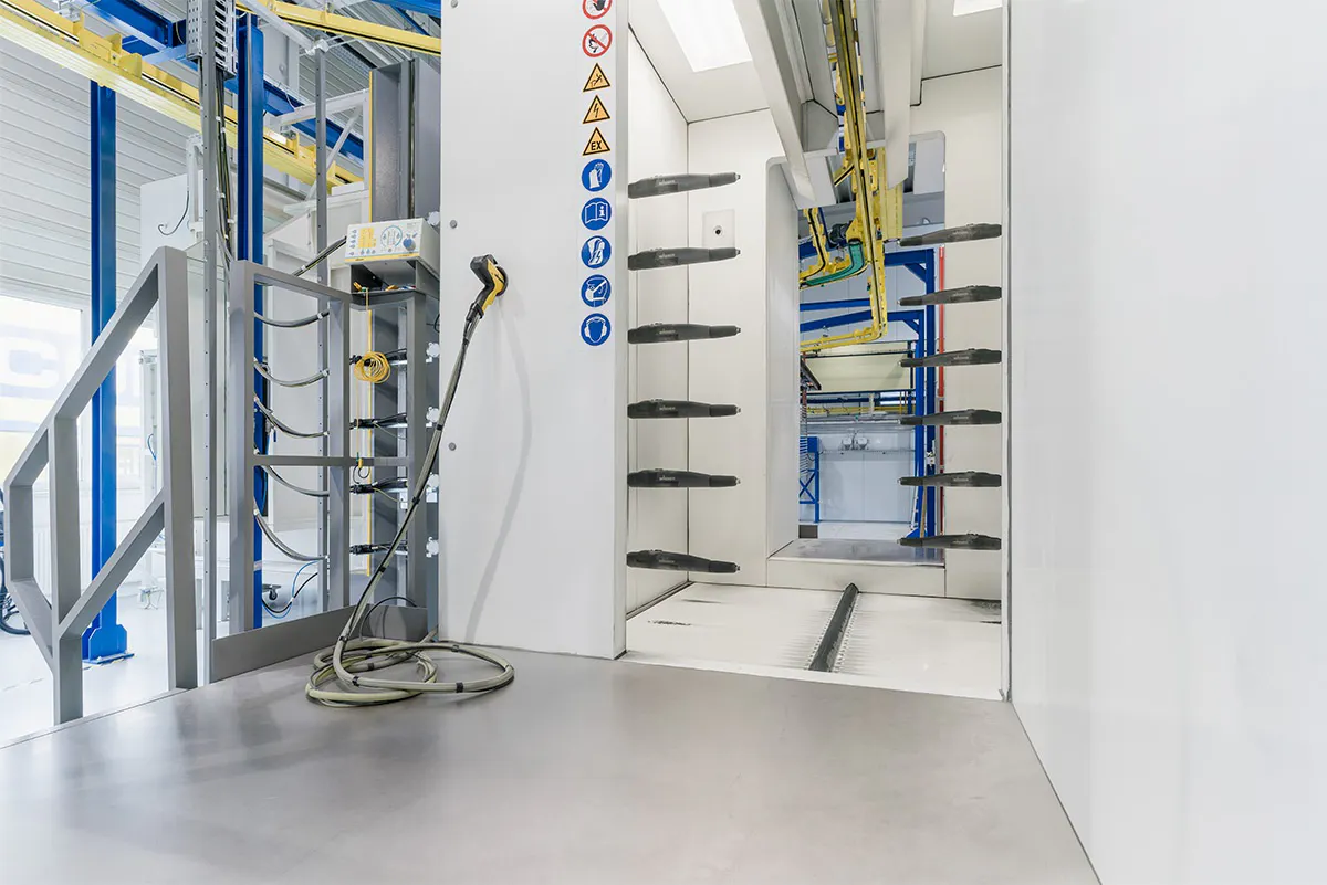 Automata előkezelő és porfestő sor